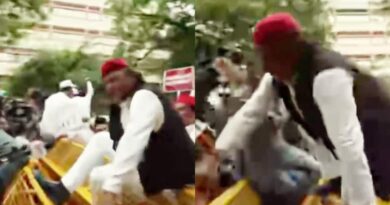 अखिलेश यादव