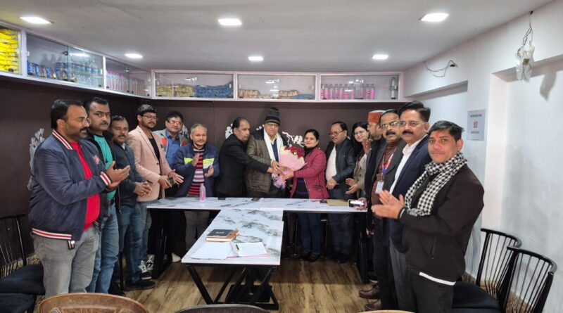 एनयूजे (आई)