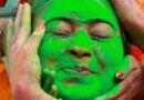 Holi Skin Care 2026: केमिकल वाले रंगों से बर्बाद हो सकता है चेहरा और बाल, बचने के लिए अपनाएं ये 5 मिनट वाला नुस्खा Holi Skin Care 2026