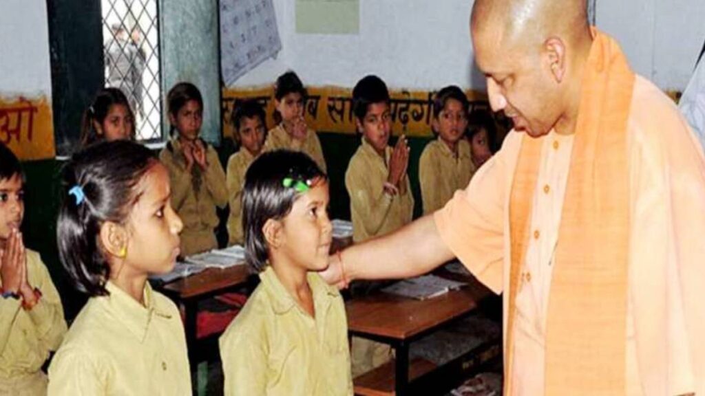 स्कूलों की मनमानी