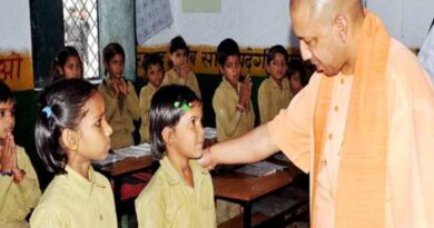 अब नहीं चलेगी स्कूलों की मनमानी, योगी सरकार ने दूर कर दी सारी परेशानी स्कूलों की मनमानी