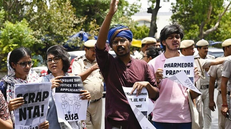 NEET Paper Leak Row: क्या संसद छोड़ सड़कों पर संग्राम से निकलेगा समाधान, जानिए सीजेपी प्रोटेस्ट और विपक्ष के रुख पर बड़ा विश्लेषण