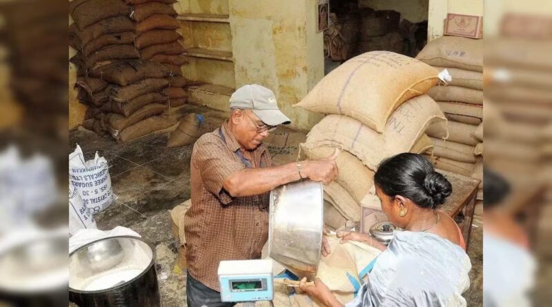 कोटेदार के यहां अब सिर्फ राशन नहीं, होगी खातिरदारी भी; योगी सरकार का ये नया फरमान उड़ा देगा होश कोटेदार के यहां अब सिर्फ राशन नहीं, होगी खातिरदारी भी; योगी सरकार का ये नया फरमान उड़ा देगा होश