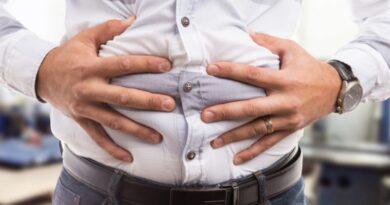 सुबह पेट में गैस और भारीपन से हैं परेशान; नाश्ते में शामिल करें ये 7 देसी चीजें